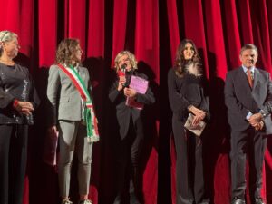 Serena Fumaria e altre persone che sono intervenute.